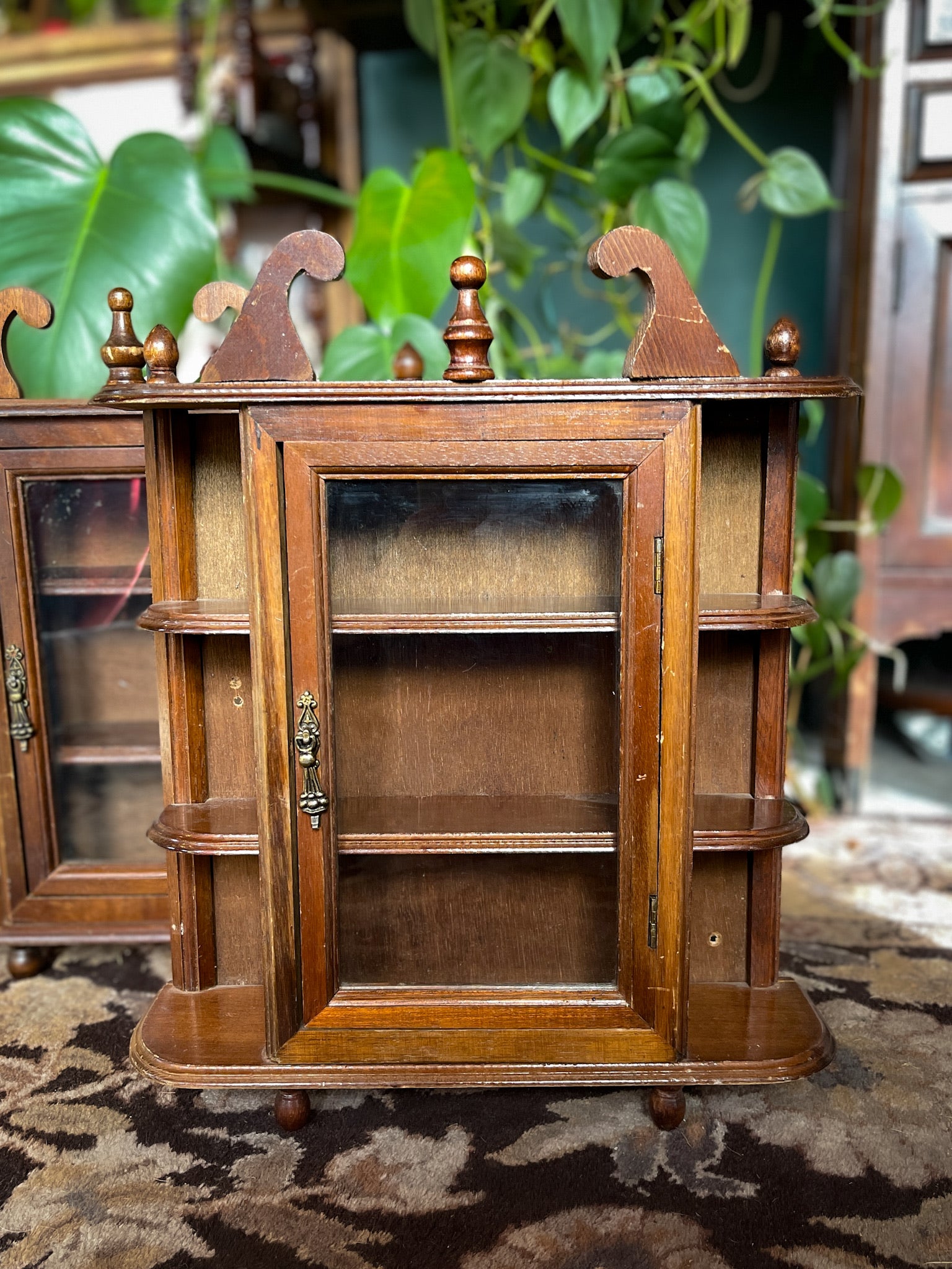 Small VTG Wooden Curio Cabinet