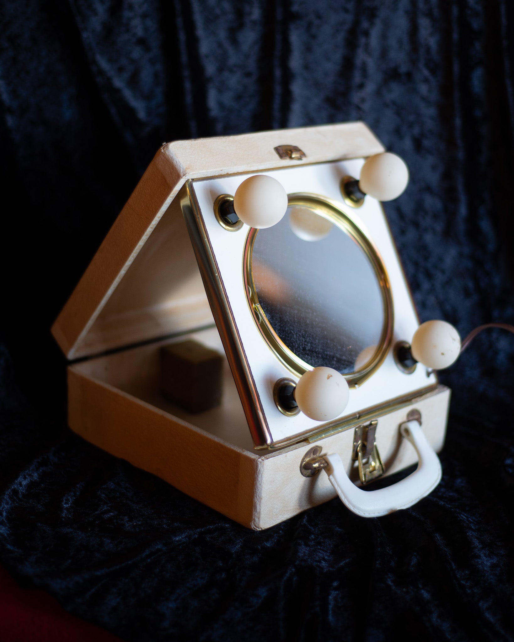 1950's Lighted Traveling Vanity