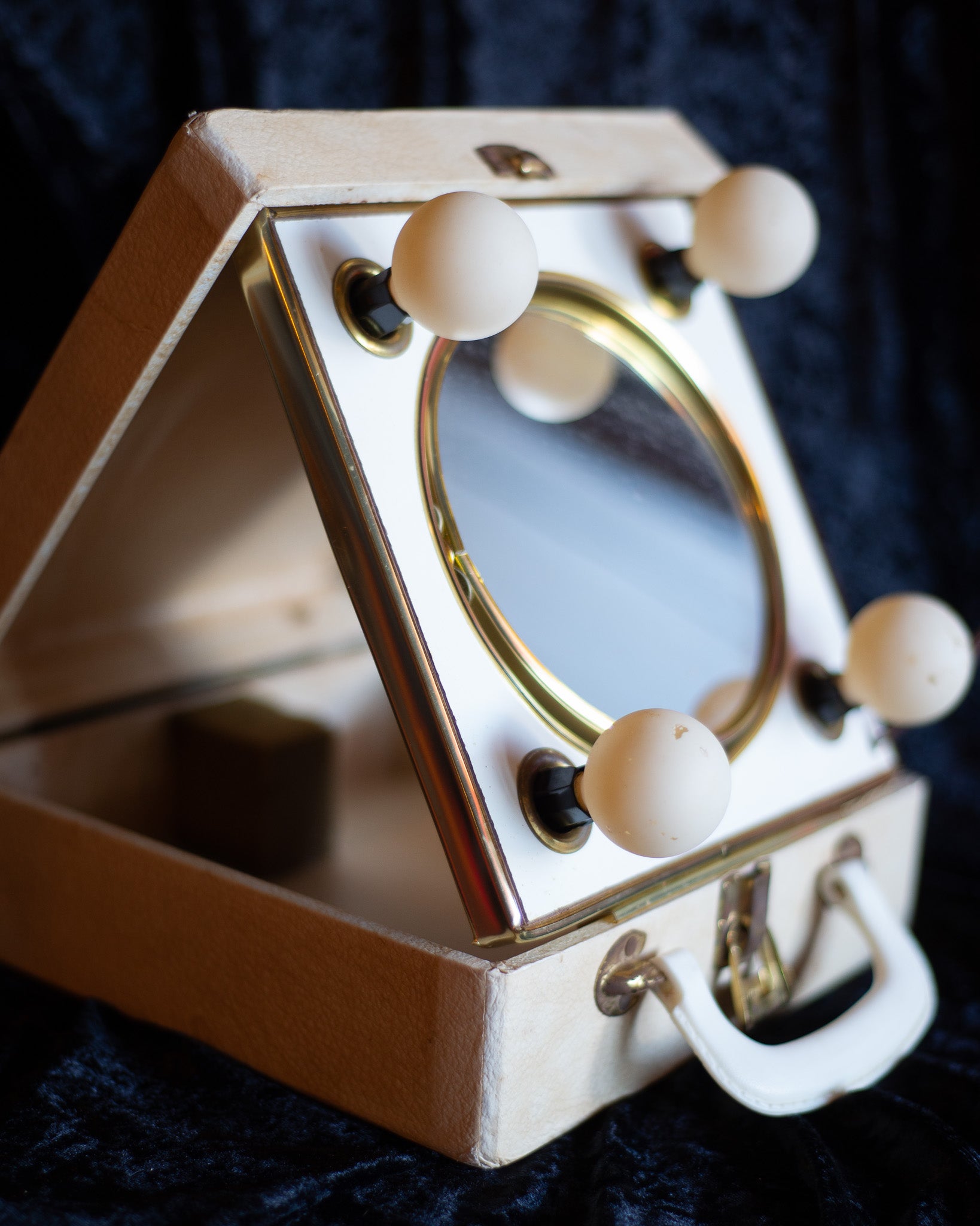 1950's Lighted Traveling Vanity